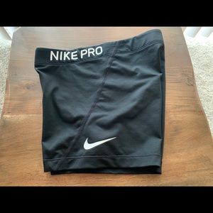 Nike Pro compression women’s short Size S